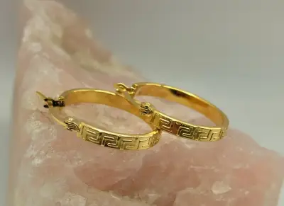 Aros de oro con diseño geométrico - miniatura 3