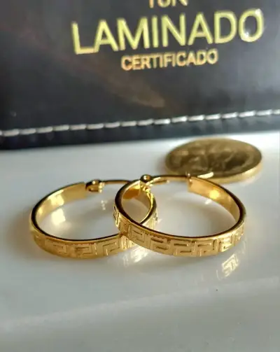 Aros de oro con diseño geométrico - miniatura 6