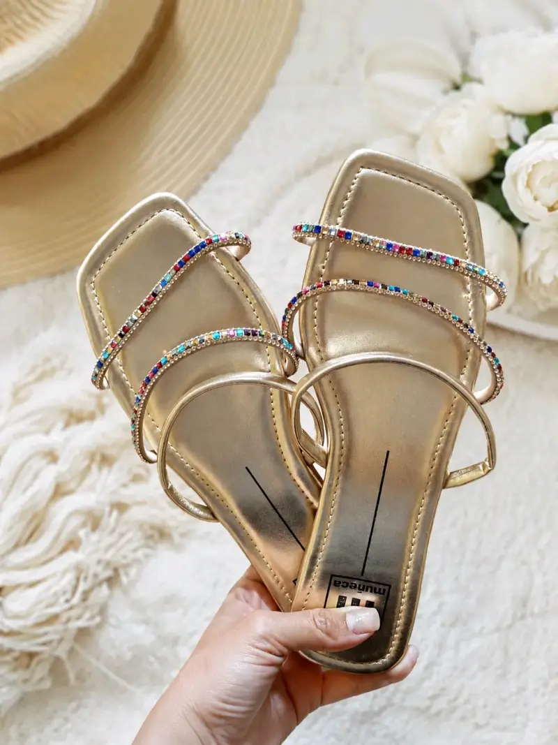 Sandalias doradas con tiras brillantes para mujer