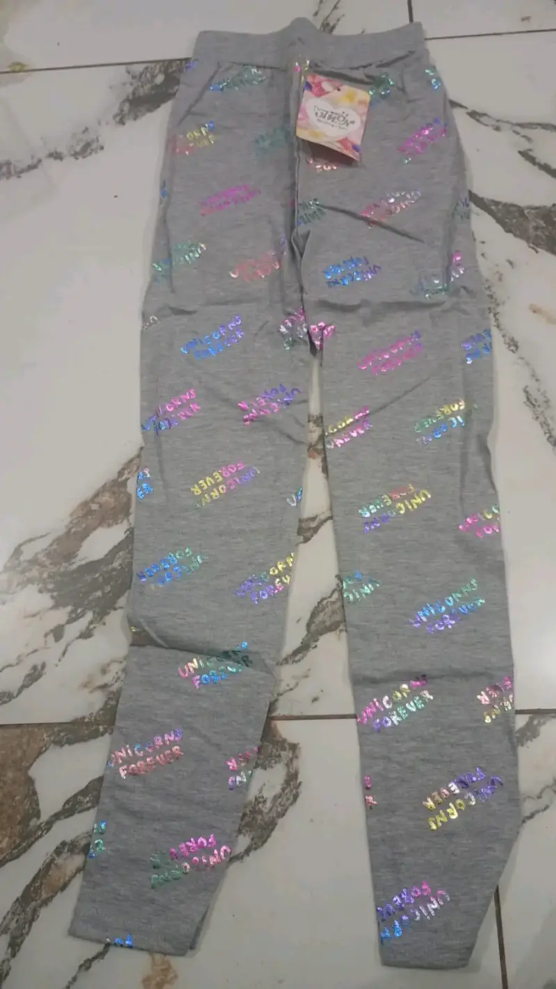 Leggings grises para niña con diseño de conejo - 5