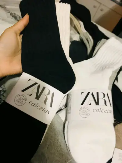 Tri Pack de calcetas Zara negras y blancas - miniatura 1