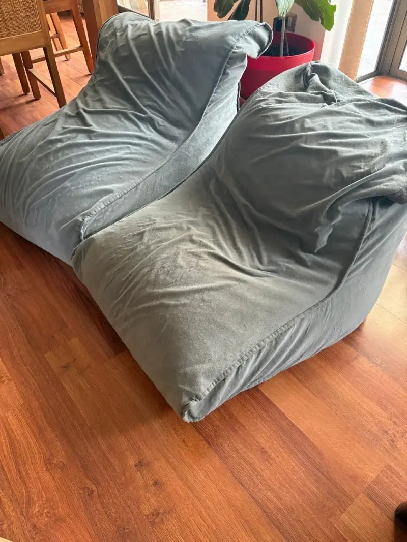 Puffs de tela gris para sala de estar - 1
