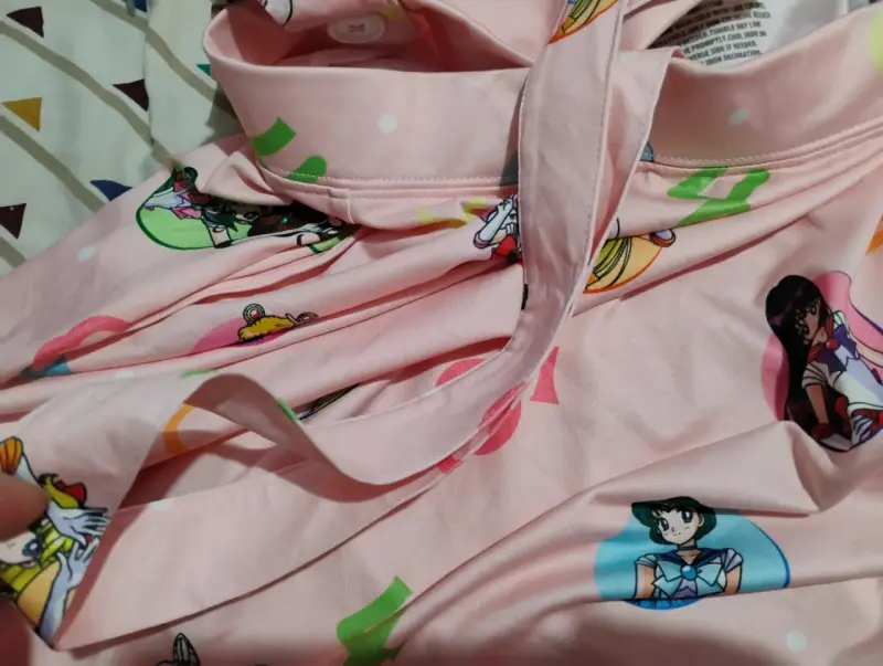 Falda Sailor Moon rosa con estampado de personajes - 2