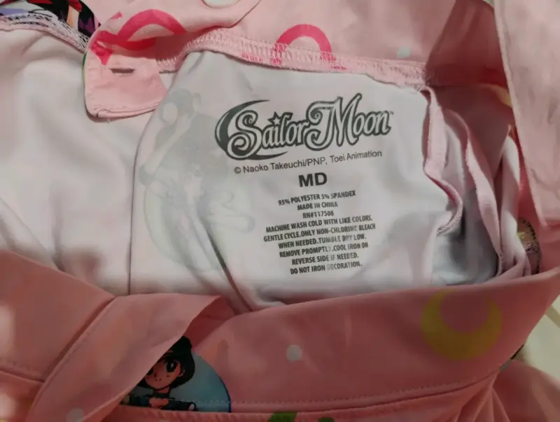 Falda Sailor Moon rosa con estampado de personajes - 3