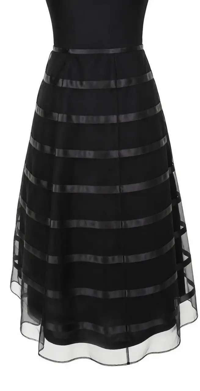 Falda negra con diseño de rayas