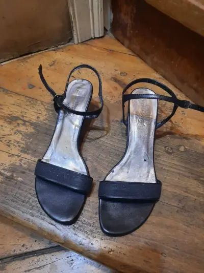 Sandalias de tacón bajo, negras, número 36 - miniatura 1