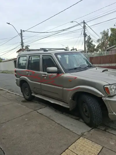 Camioneta Mahindra Scorpio 4x2 en buen estado - miniatura 1