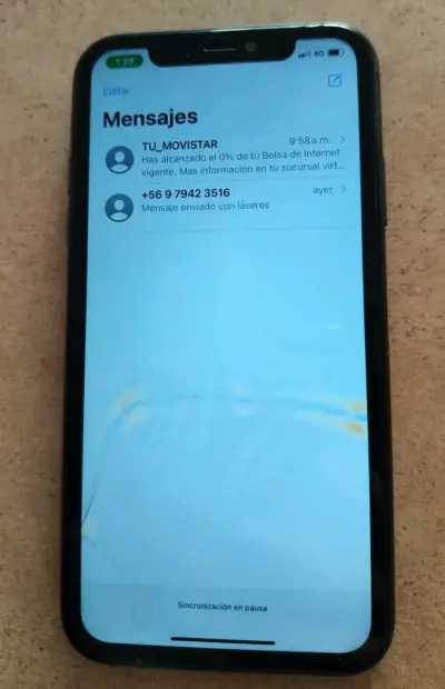 Smartphone con pantalla táctil y cámara frontal - miniatura 2