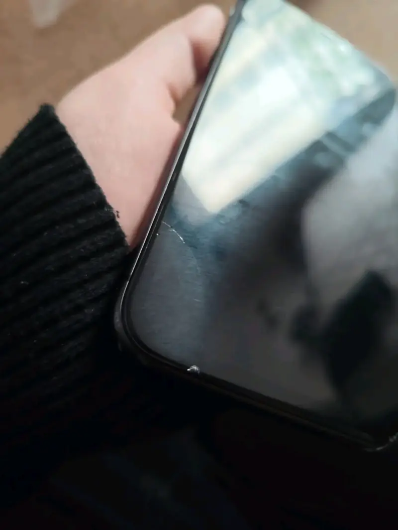 Smartphone con pantalla táctil y cámara frontal - 4