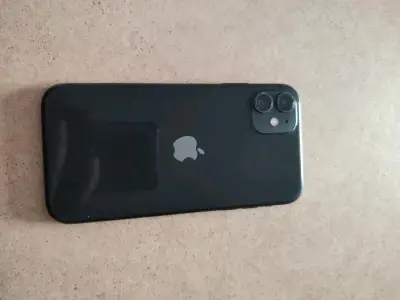Smartphone con pantalla táctil y cámara frontal - miniatura 5