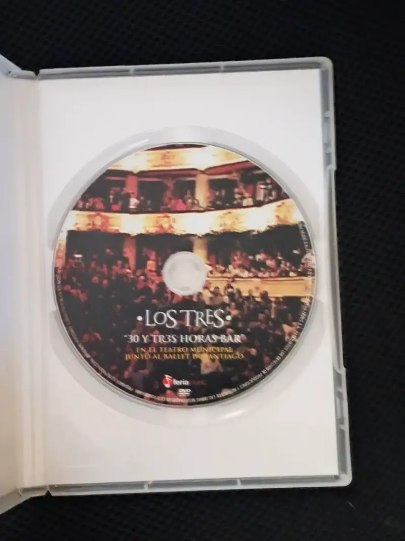 DVD Los Tres en el Teatro Municipal de Santiago - 3