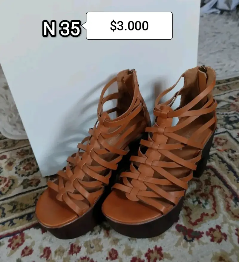 Sandalias de plataforma color café talla 35