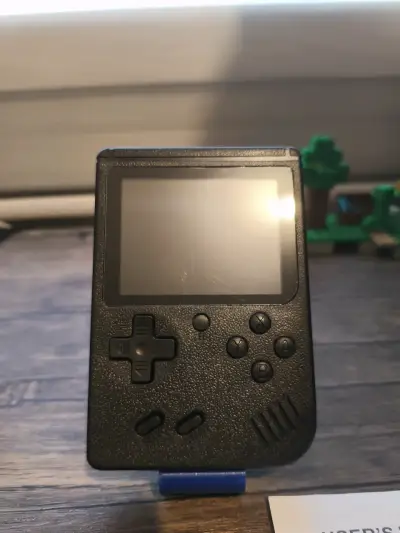 Consola retro con juegos clásicos - miniatura 1