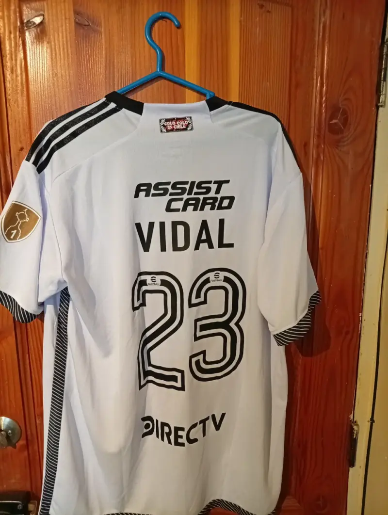 Camiseta de fútbol Colo-Colo Vidal número 23 - 1