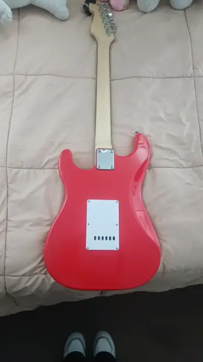 Guitarra eléctrica roja estilo Stratocaster - miniatura 4