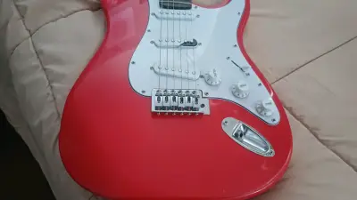 Guitarra eléctrica roja estilo Stratocaster - miniatura 5