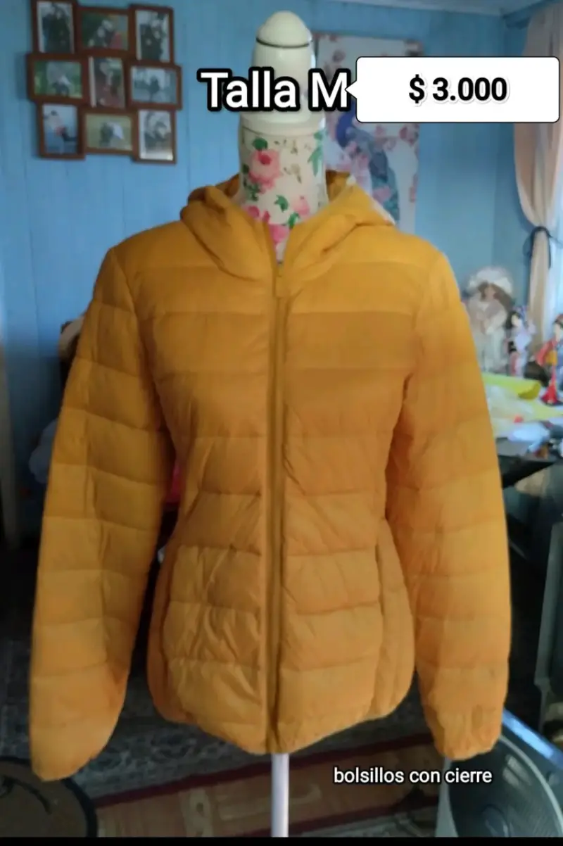 Chaqueta acolchada amarilla con capucha talla M