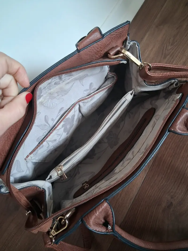 Cartera café marca Sei - 3