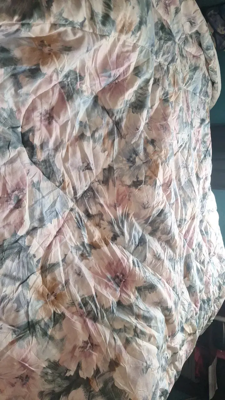 Edredón floral multicolor para cama - 1