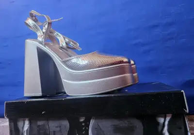 Sandalias de Plataforma Plateadas con Tacón Alto - miniatura 1