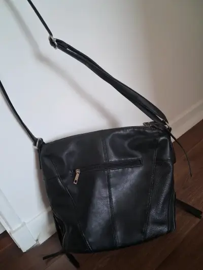 Cartera negra, marca Index. - miniatura 2