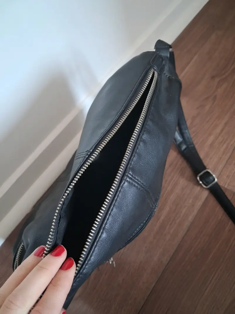 Cartera negra, marca Index. - 4