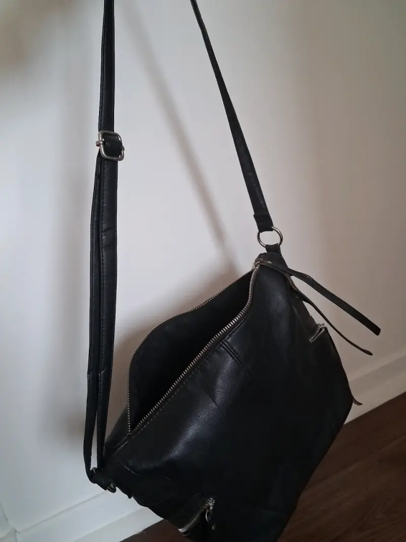 Cartera negra, marca Index. - 5