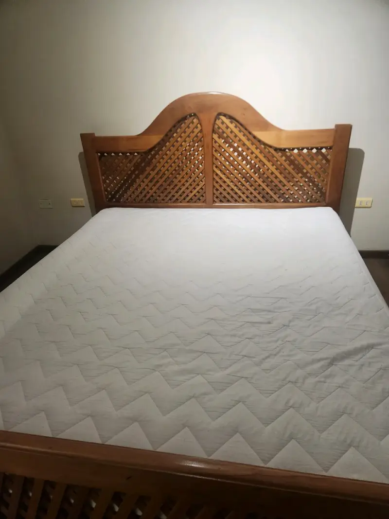 Cama King +colchon(madera roble) - 1