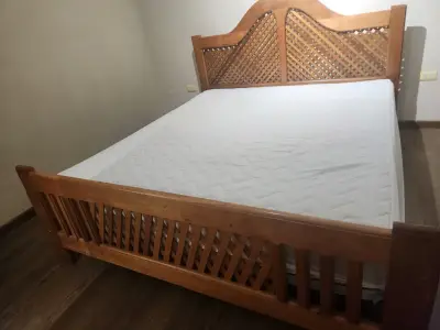 Cama  King +colchon(madera roble) - miniatura 3