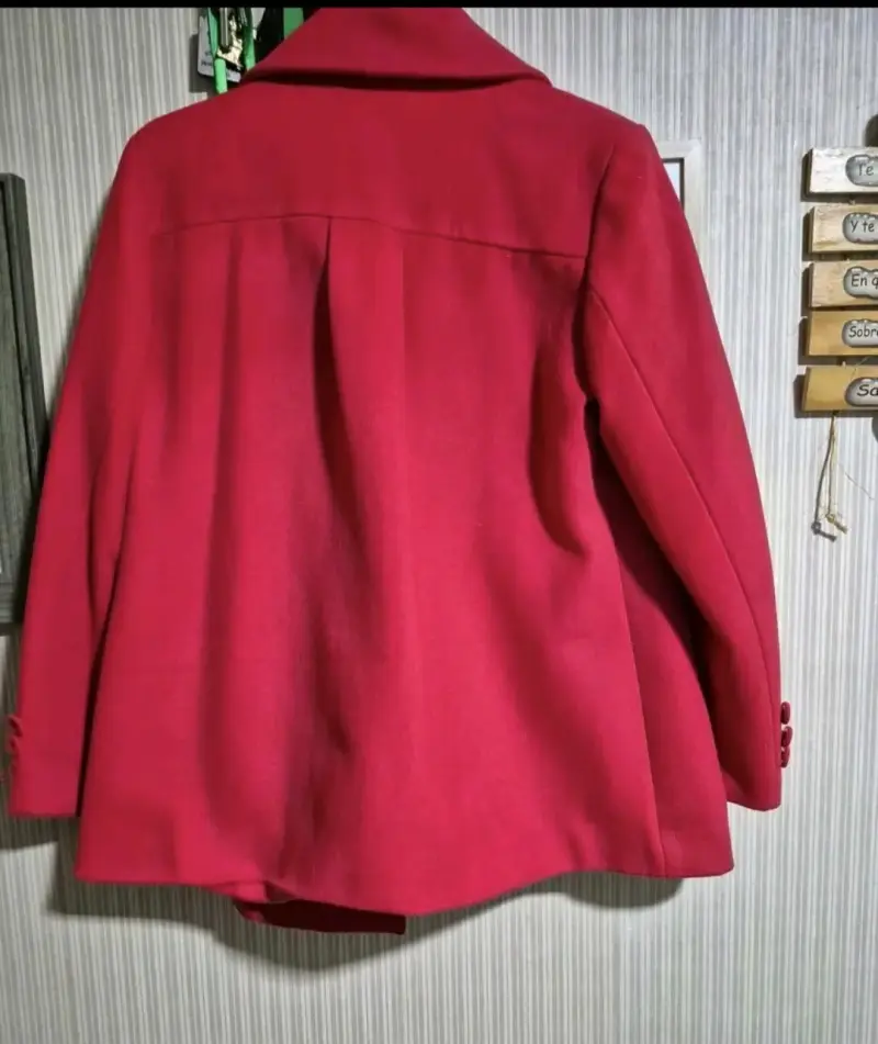 Abrigo rojo elegante para mujer - 2