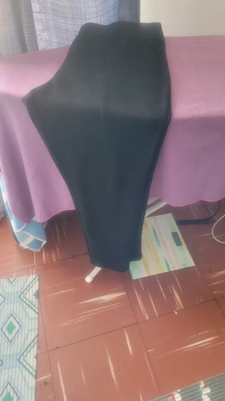 Pantalón negro clásico para mujer