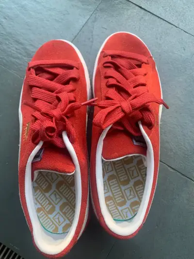 Zapatillas rojas de gamuza Puma para mujer - miniatura 1