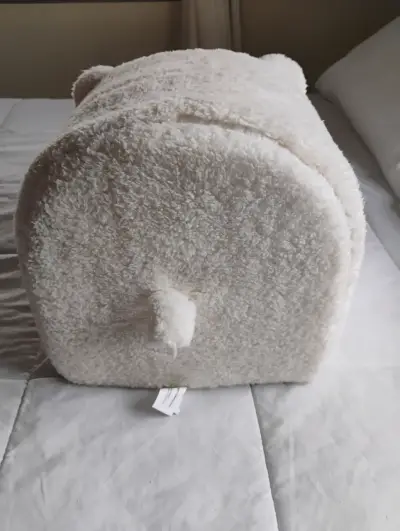 Cueva para mascotas de felpa blanca - miniatura 2