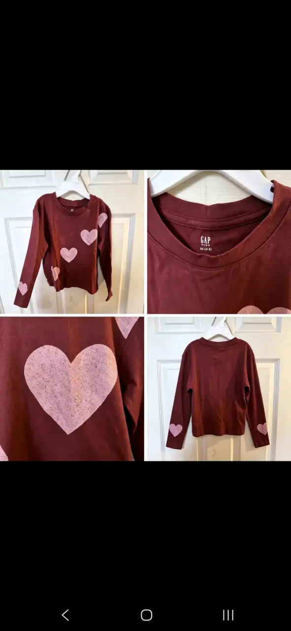 Polera manga larga roja con corazones Gap