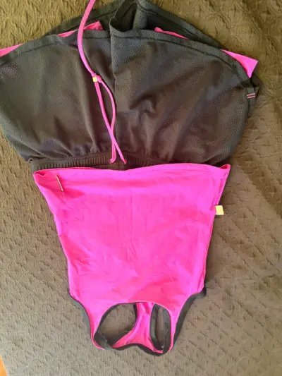 Conjunto deportivo negro y fucsia colombiano - miniatura 1