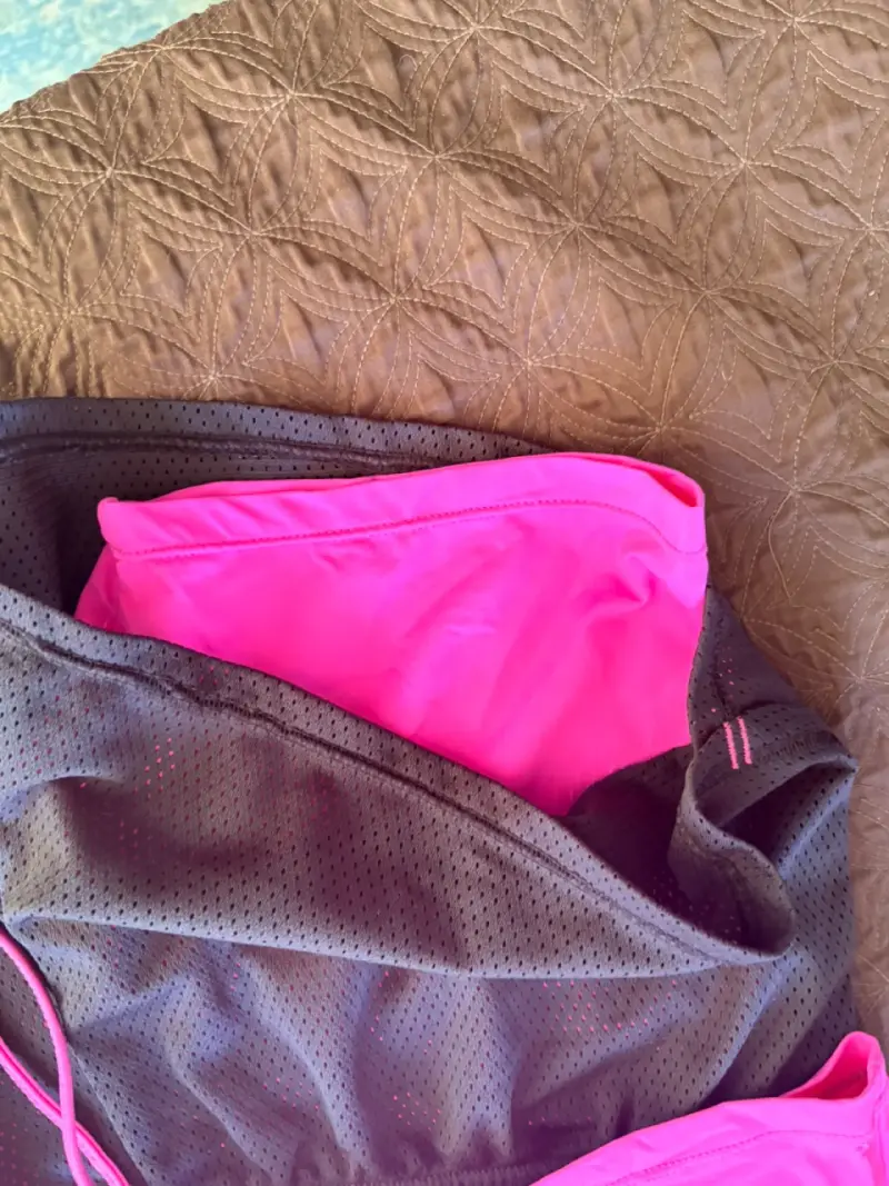 Conjunto deportivo negro y fucsia colombiano - 3