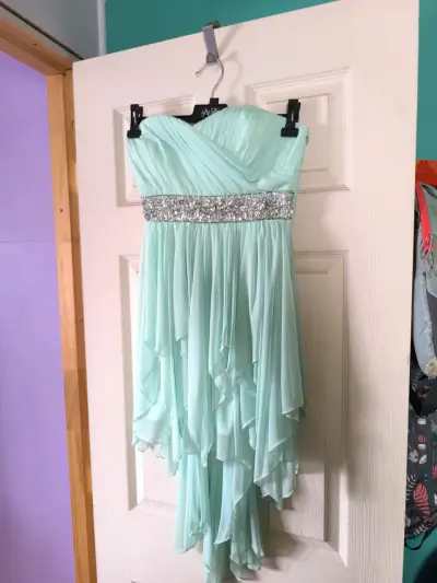 Vestido de fiesta verde menta con pedrería - miniatura 1