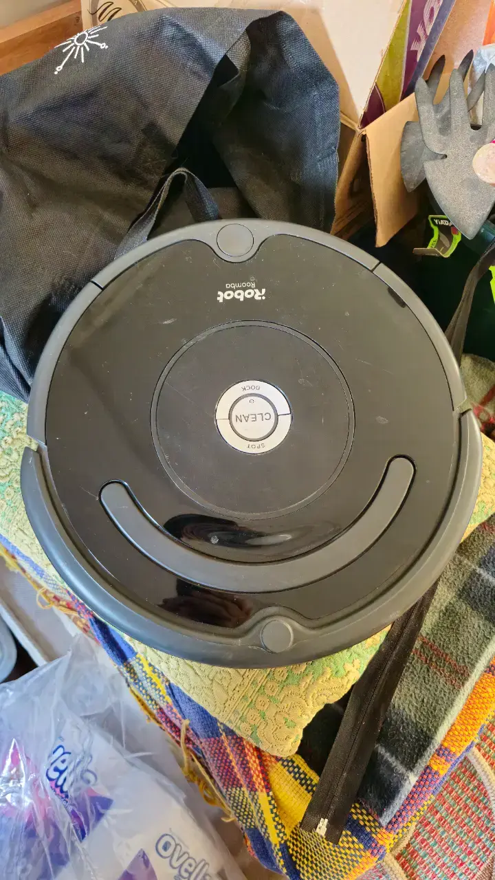 Aspiradora robot iRobot Roomba con base de carga - 1