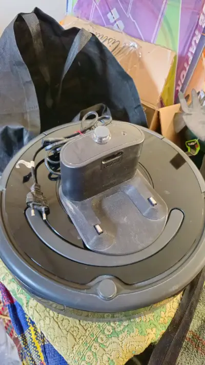 Aspiradora robot iRobot Roomba con base de carga - miniatura 2