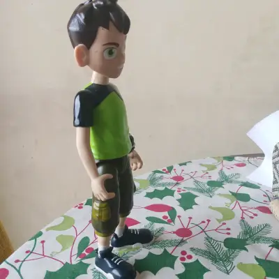 Figura de acción Ben 10 con detalles realistas - miniatura 4