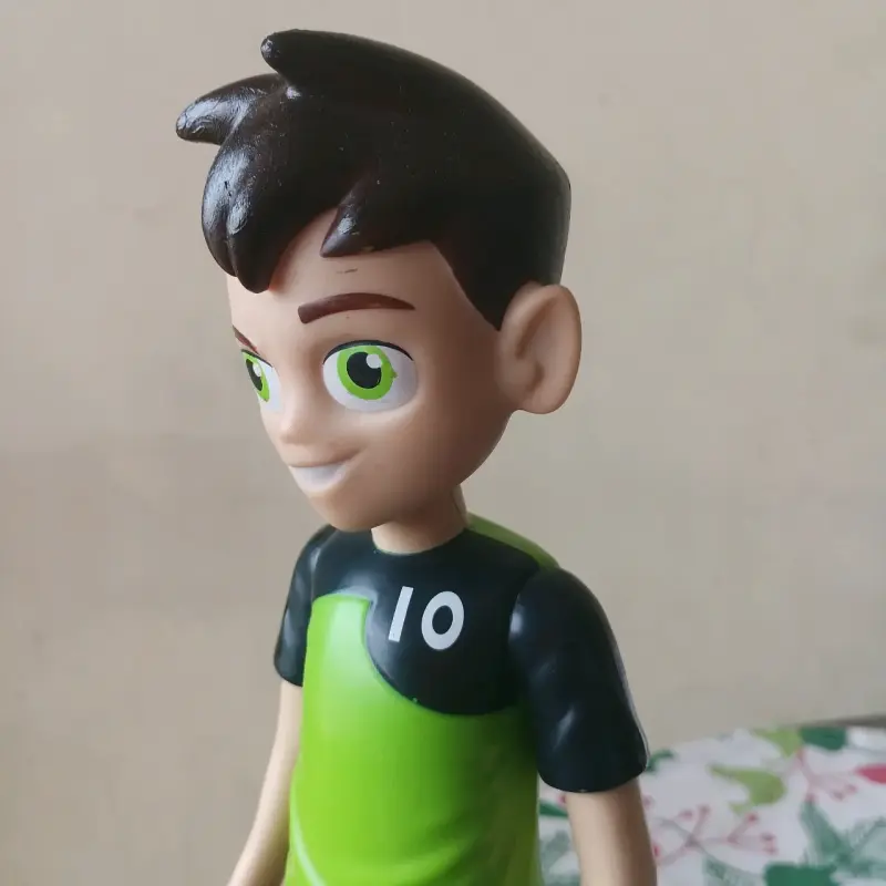 Figura de acción Ben 10 con detalles realistas - 5