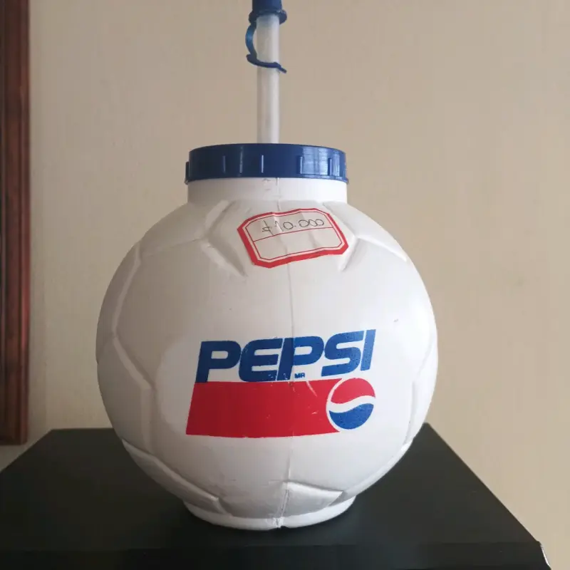 Botella dispensadora Pepsi en forma de balón - 1