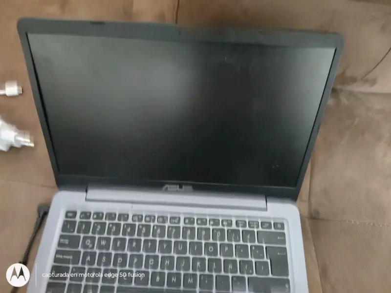 Laptop ASUS en buen estado - 2