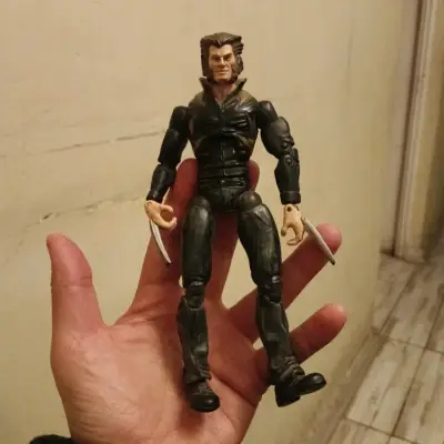 Figura de acción Wolverine articulada - miniatura 1