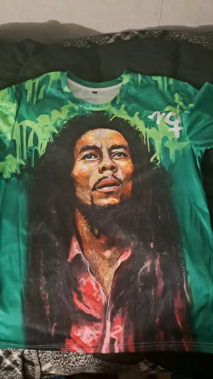 Polera verde con diseño de Bob Marley y predator - 1