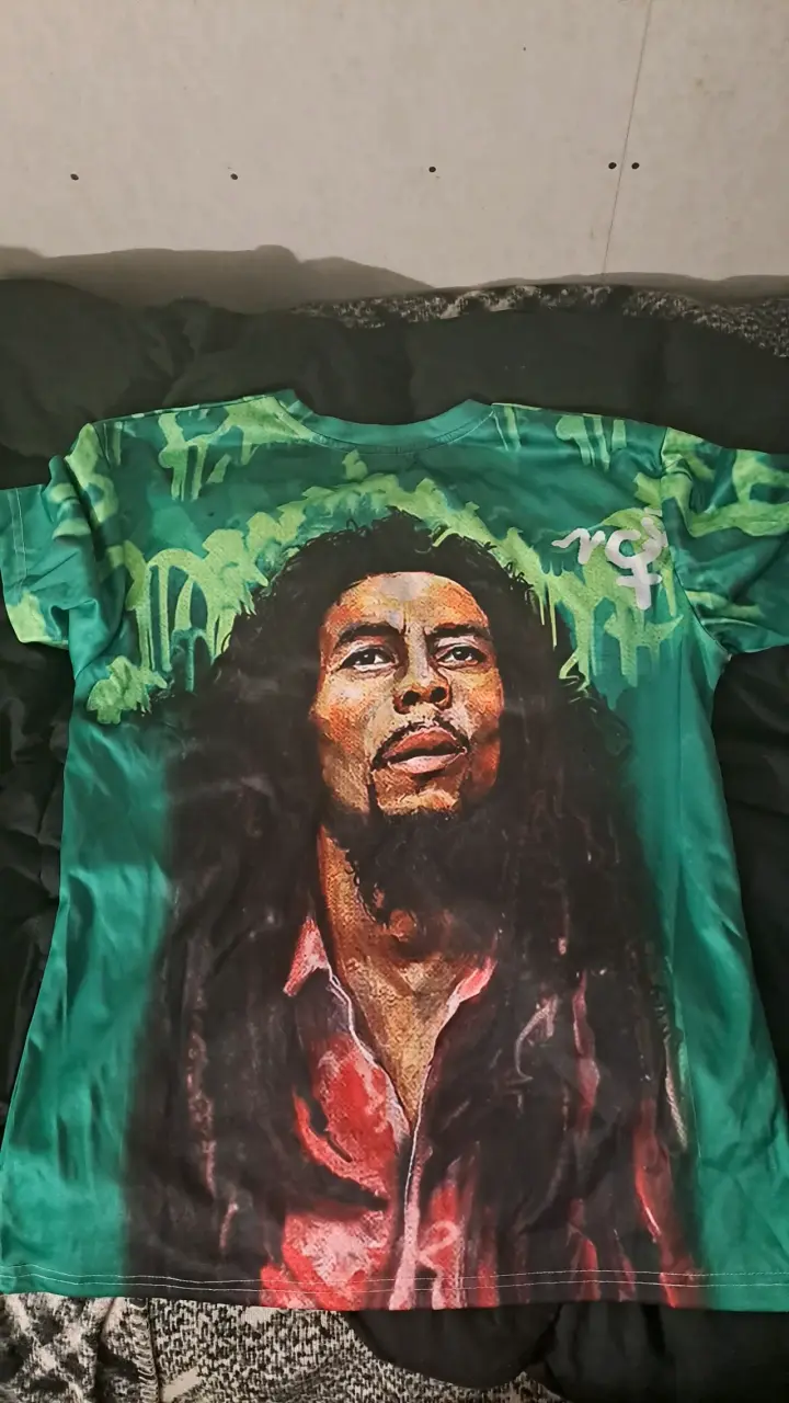 Polera verde con diseño de Bob Marley y predator - 2