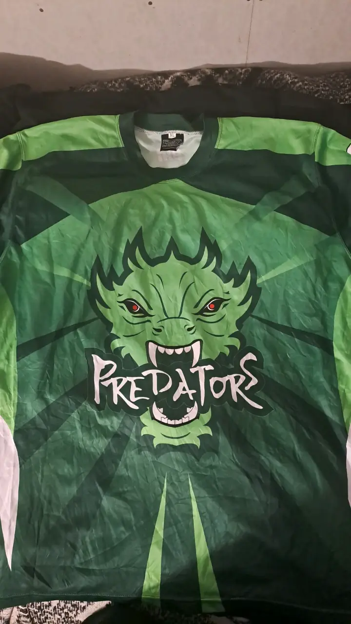 Polera verde con diseño de Bob Marley y predator - 4