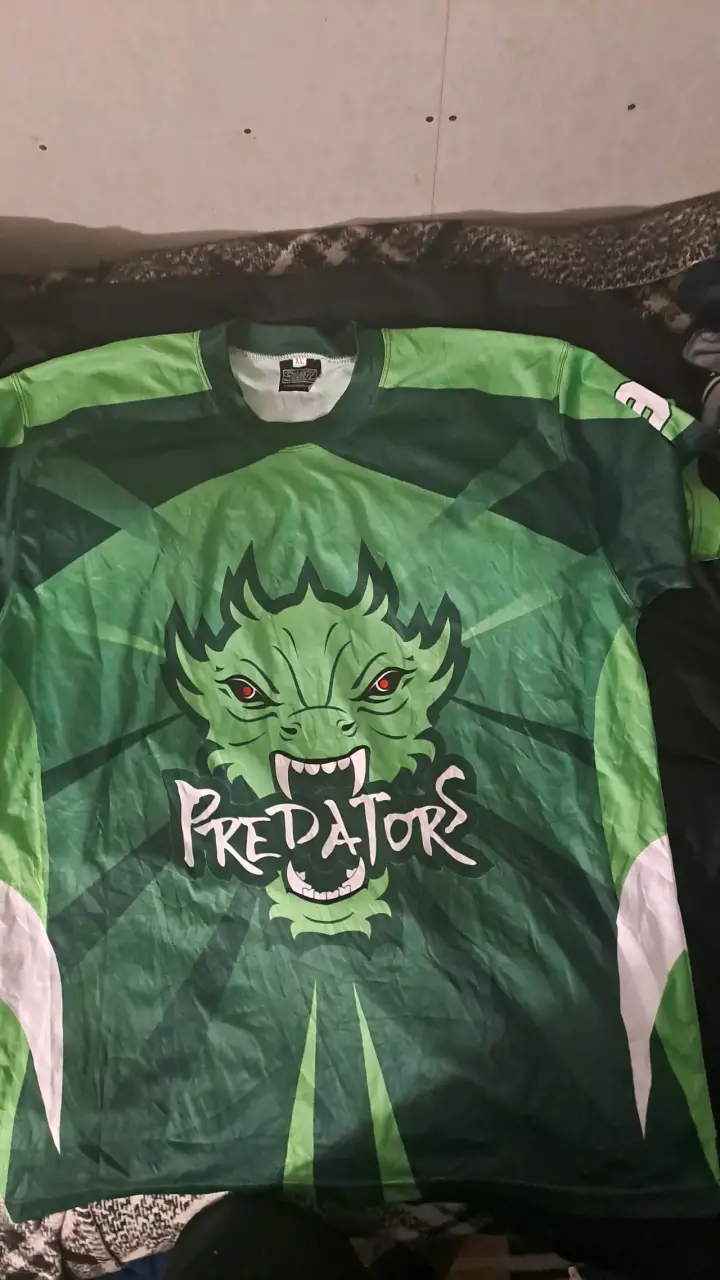 Polera verde con diseño de Bob Marley y predator - 6