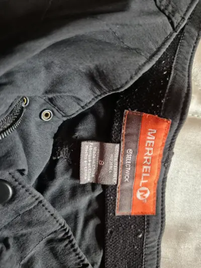 Shorts de mujer Merrell negros con bolsillos - miniatura 2