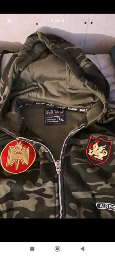 Poleron camuflado con parches estilo militar - miniatura 2